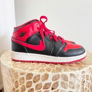 Nike Air Jordan 1 Mid Alternate Bred Sneakers size 6Y